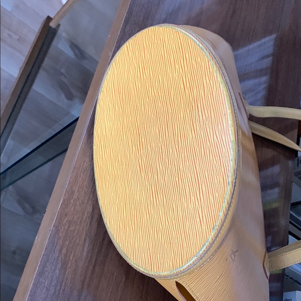 Louis Vuitton  EPI Yellow Purse - Picture 13 of 14